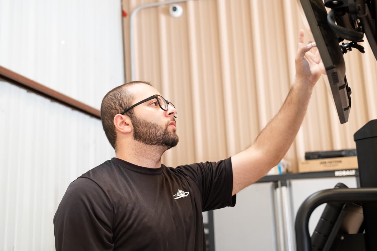 Paintless dent removal technician Houston TX