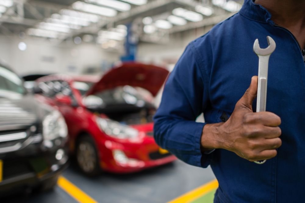 When to Choose a Mechanic Shop Over a Collision Shop for Vehicle Repairs